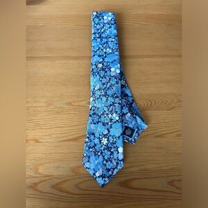 Tommy Hilfiger floral tie